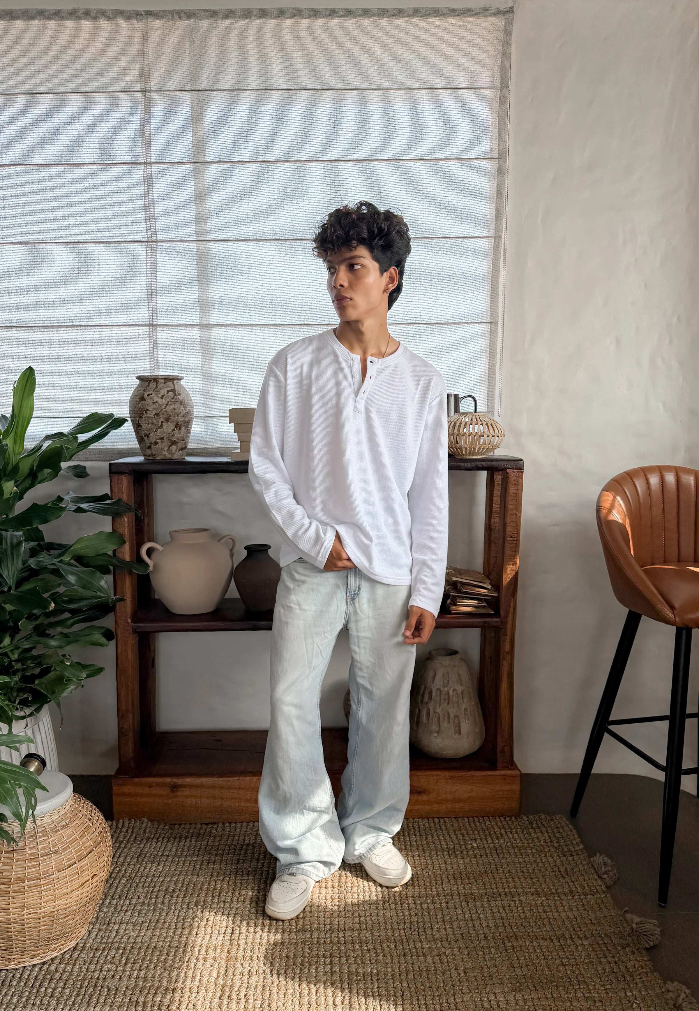 CLASSIC WHITE HENLEY